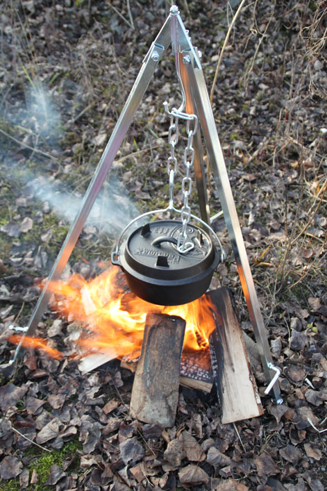 Petromax d1 Dreibein im Einsatz mit Feuertopf